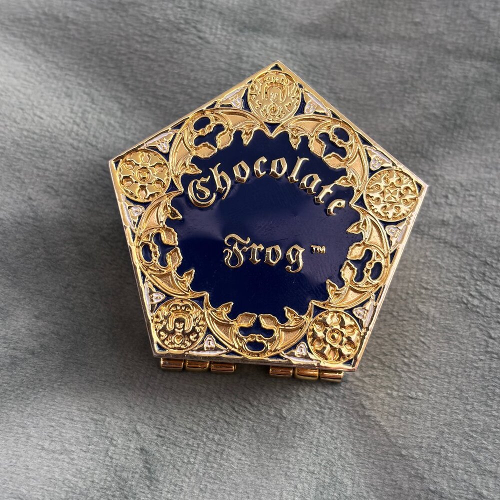 Wizarding World of Harry Potter Chocolate Frog Hinged Pin